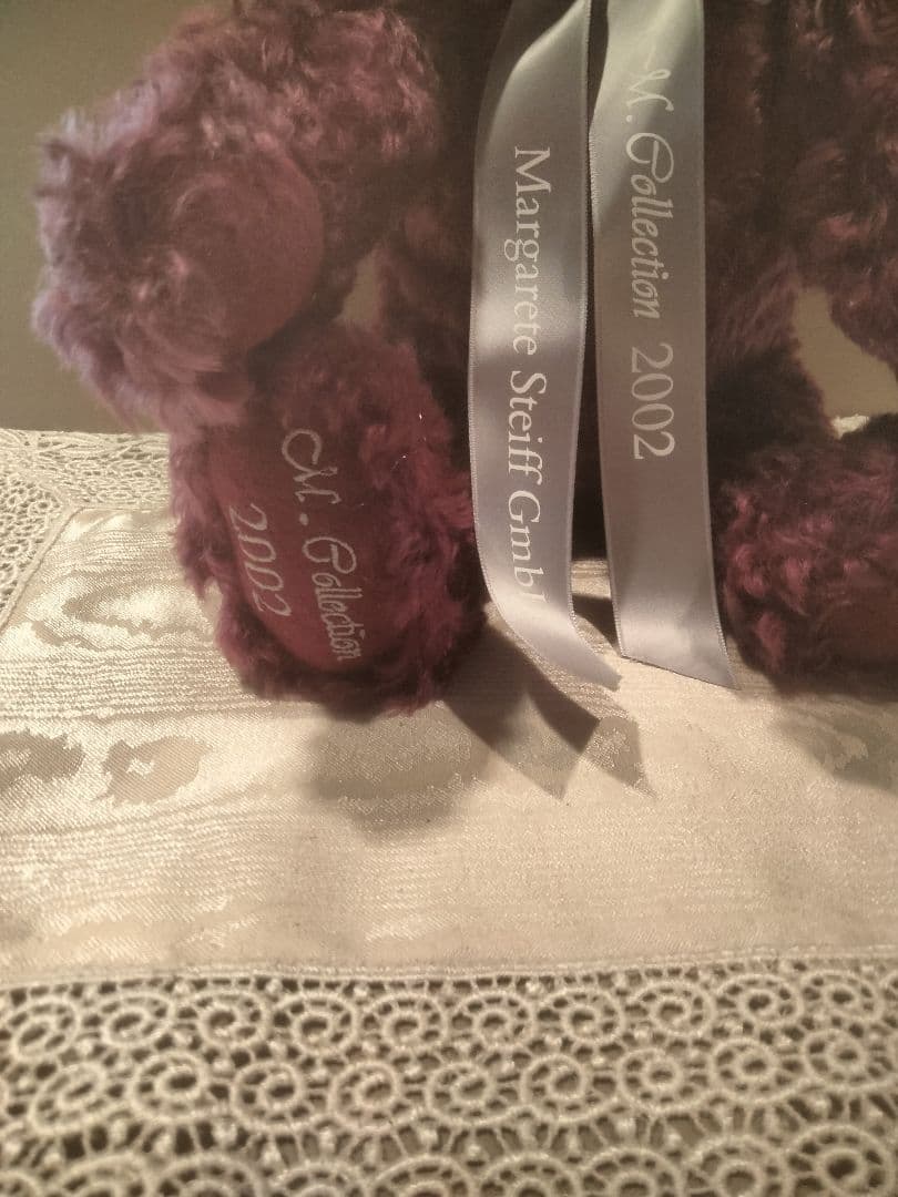 シュタイフ社とマイセンのコラボテディベア　限定　アンテーク調スタンド付