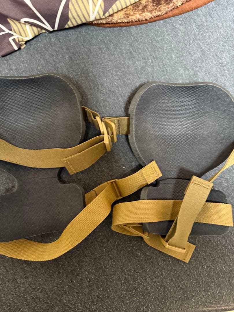 美品　アークテリクス　リーフ　ニーパッド