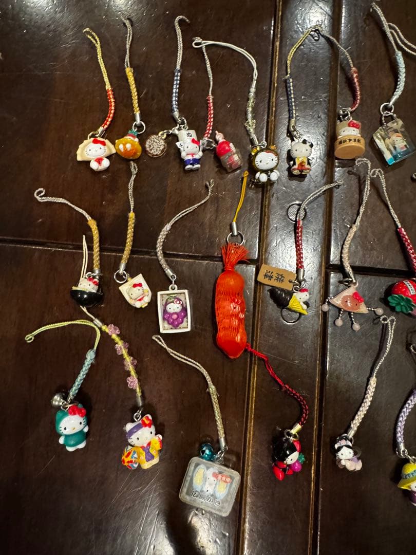 【12/1再値下げ】ご当地キティーストラップ　40個セット