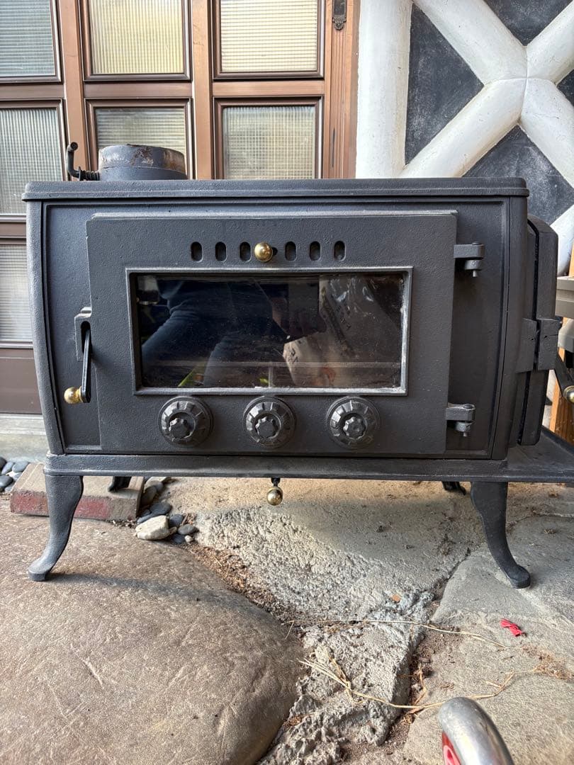 鋳鉄薪ストーブ ガラス窓付き
