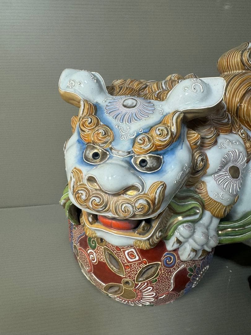 2577 九谷焼 玉乗り獅子 狛犬 シーサー 置物 開運 魔除け 縁起物 骨董品