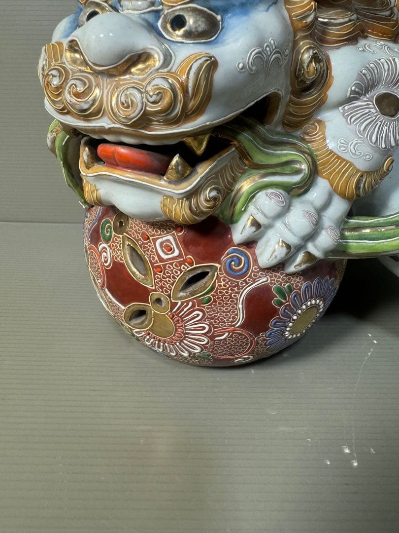 2577 九谷焼 玉乗り獅子 狛犬 シーサー 置物 開運 魔除け 縁起物 骨董品