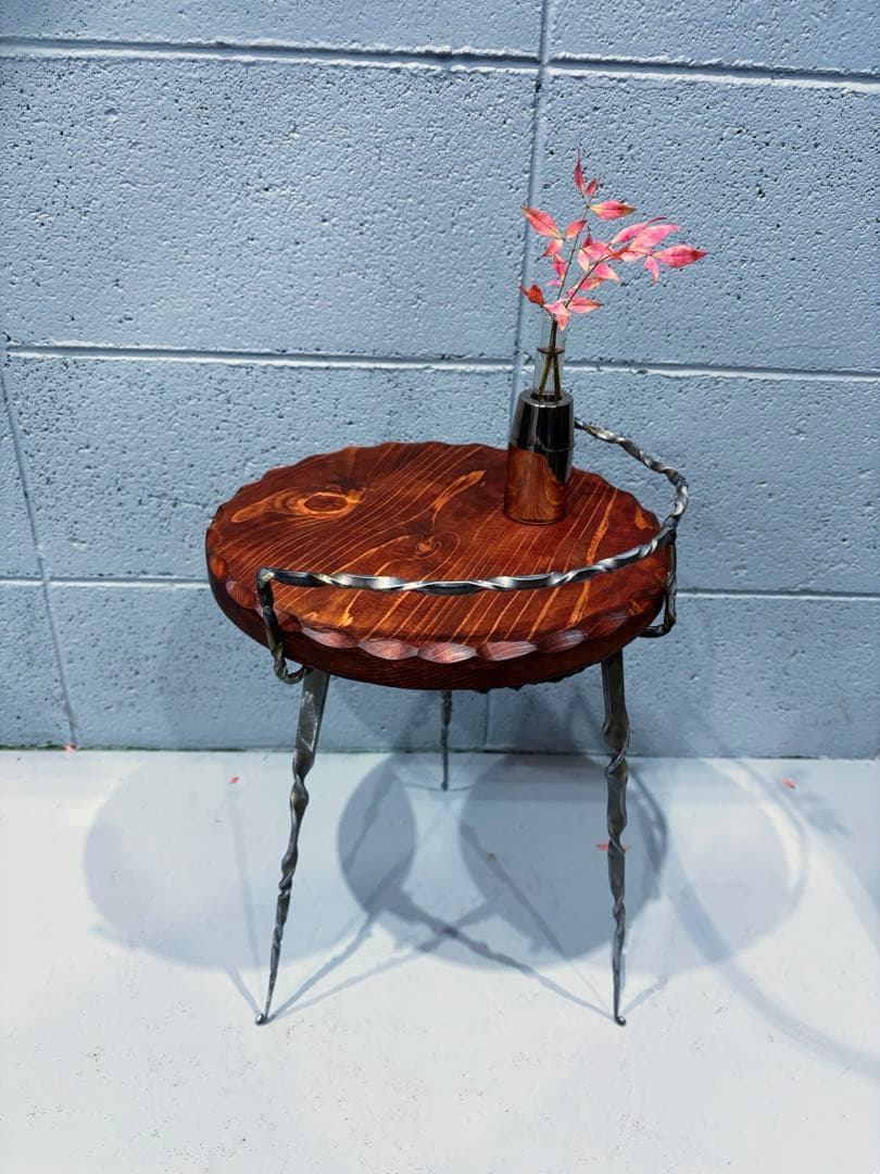 インダストリアルなサイドテーブル　コーヒーテーブル　観葉植物置き台ナイトテーブル