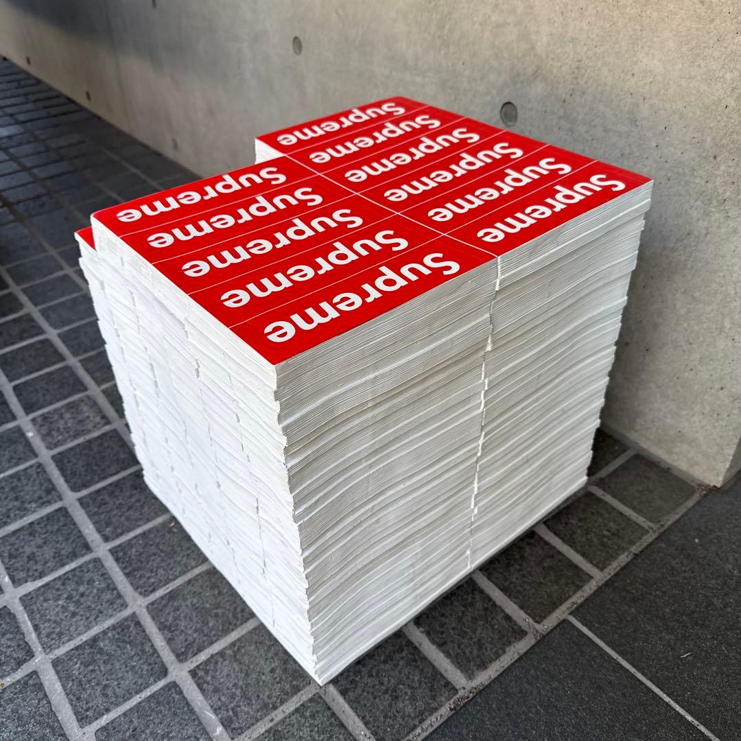 サイドテーブル・ナイトテーブル・ローテーブル Supreme Rotary Hero Sticker Bricks Stool