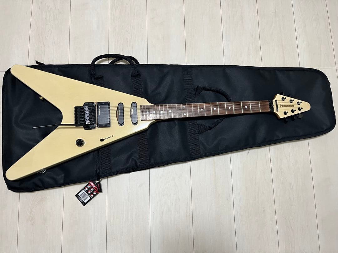 FERNANDES フライングV タイプ