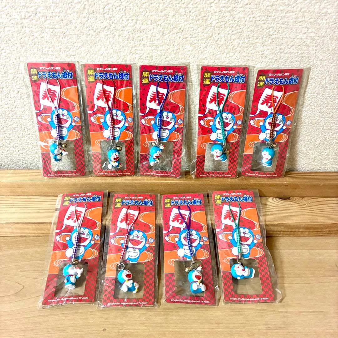 ドラえもん　フィギュア映画　コレクション　ペットボトルキャップ　キーホルダー