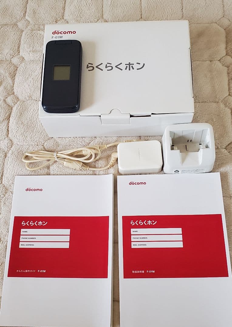 s*3様 docomo らくらくホン 本体　F-01M