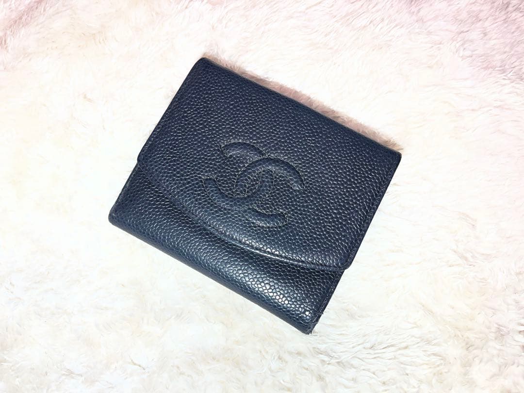 入手困難 CHANEL キャビアスキン ココマーク 二つ折り財布 ブラック