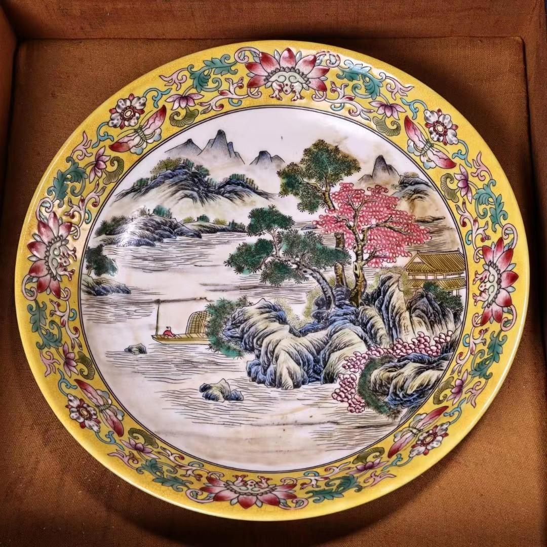 中国古美術・珍蔵粉彩・陶磁器の中皿・風景絵・置物・純手描き・刺繍の箱付・茶道具