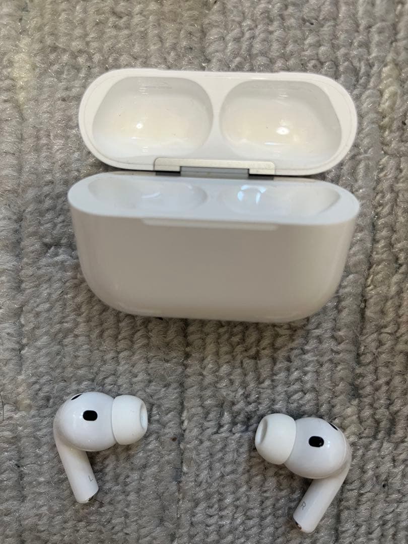 AirPods Pro 3 本体 + 充電ケース