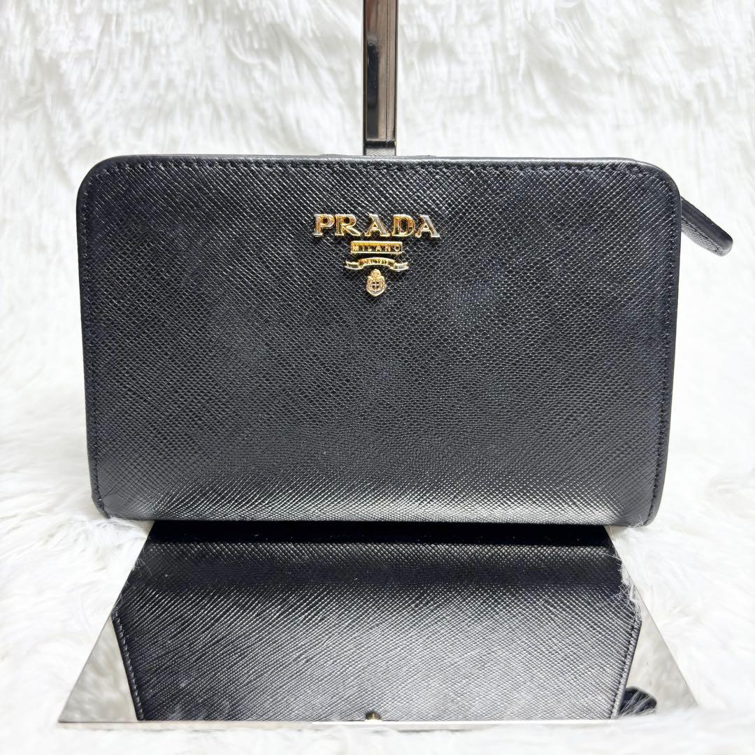 ✨美品✨ プラダ 二つ折り L字 サフィアーノ レザー ブラック 金具ロゴ 黒