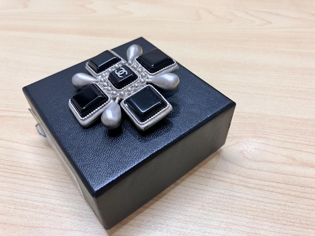 K*Y様 2007PCHANEL クロス型ブローチ A35132Y02018