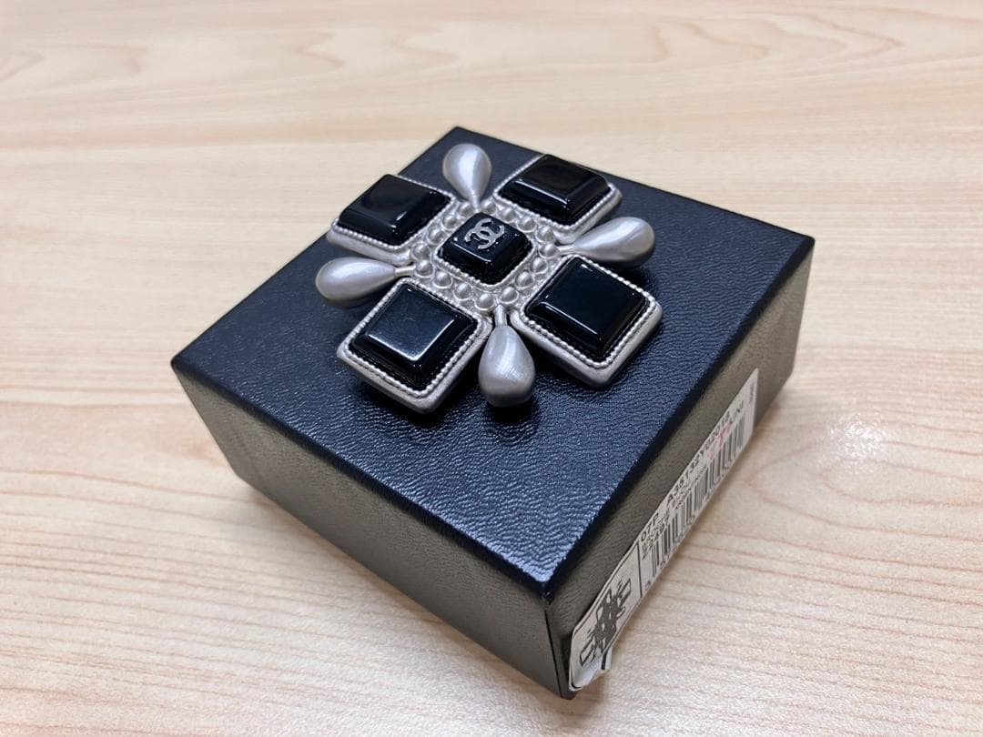 K*Y様 2007PCHANEL クロス型ブローチ A35132Y02018