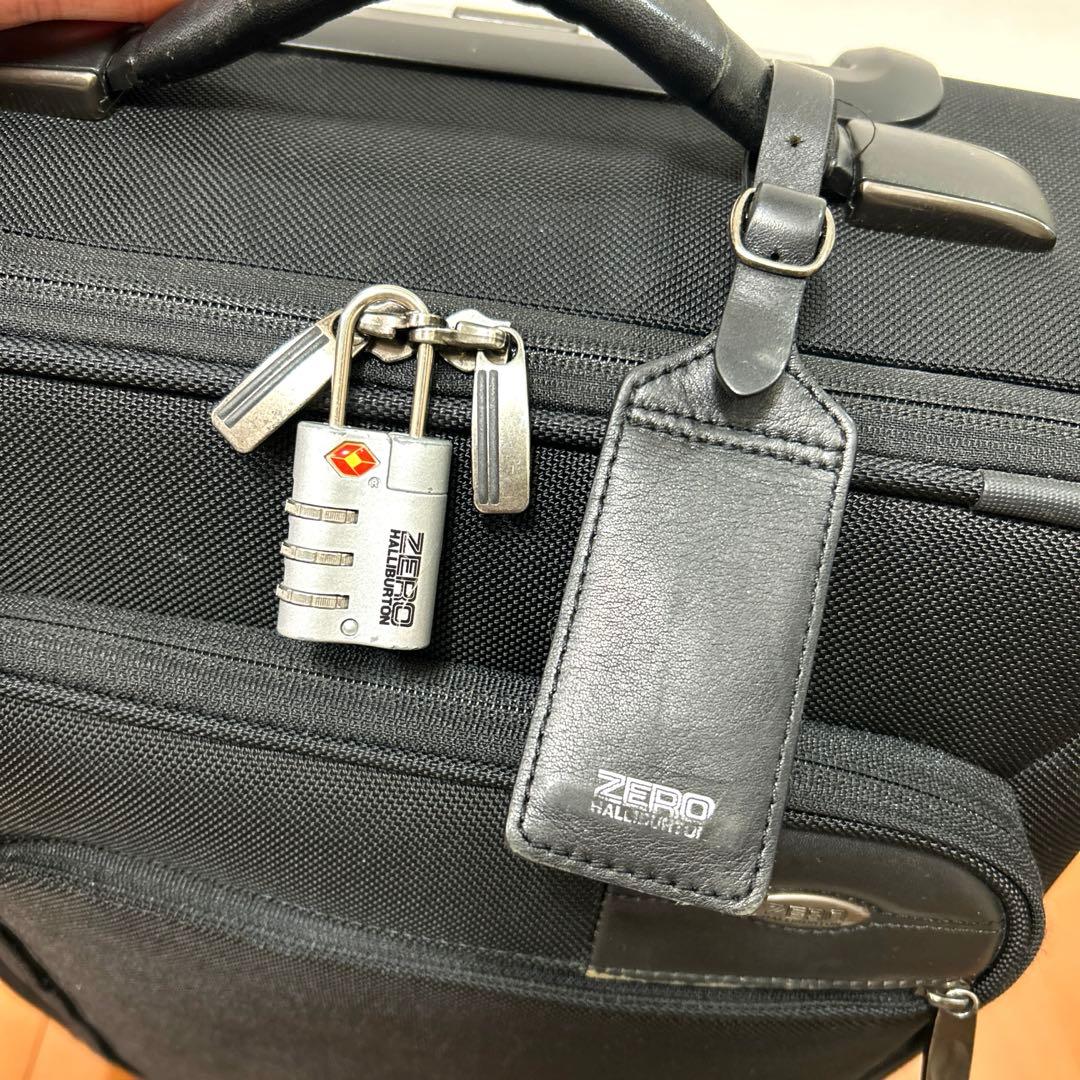 ZERO HALLIBURTON ゼロハリバートン スーツケース　機内