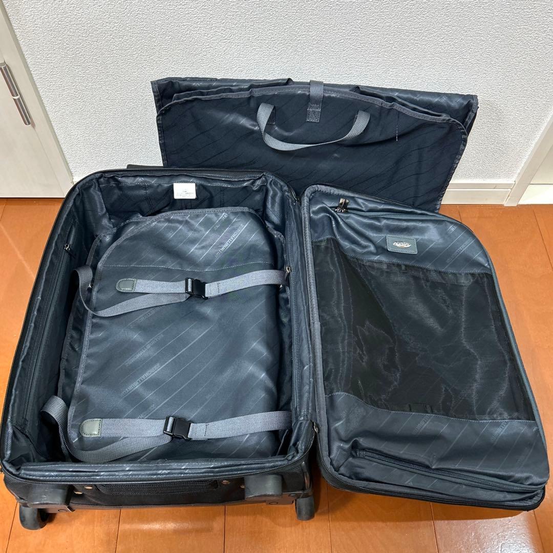 ZERO HALLIBURTON ゼロハリバートン スーツケース　機内