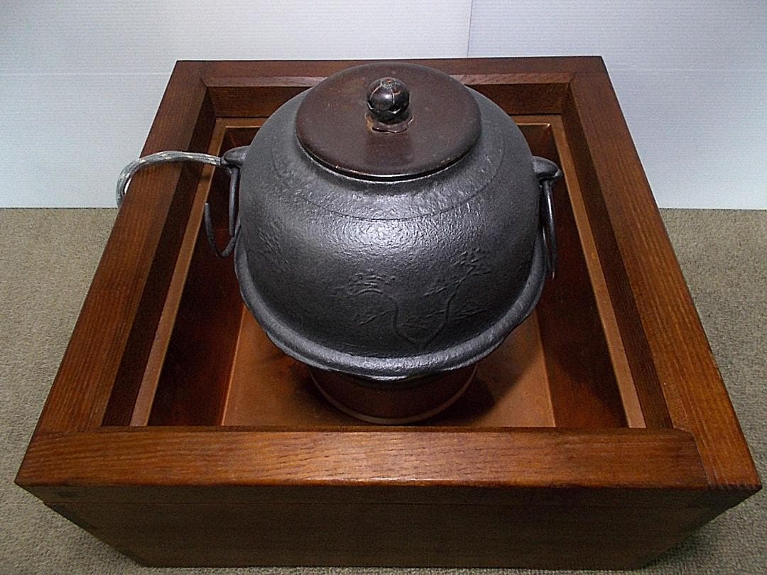 茶道具 野々田電熱器置炉セット 八百年の伝統釜師:菊池政光茶釜 茶釜 釜環 底瓦