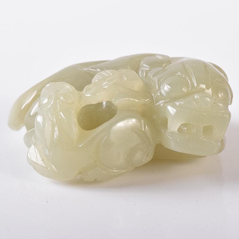 中国　玉石彫刻　神獣　根付　紙鎮　置物　C　8526E