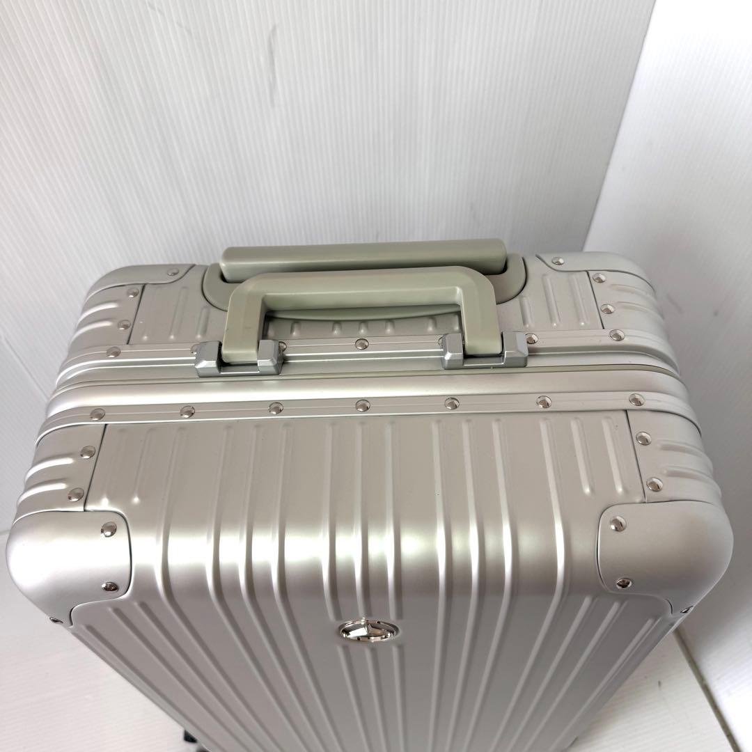 【新品未使用品】メルセデスベンツ アルミスーツケース 4輪 機内サイズ