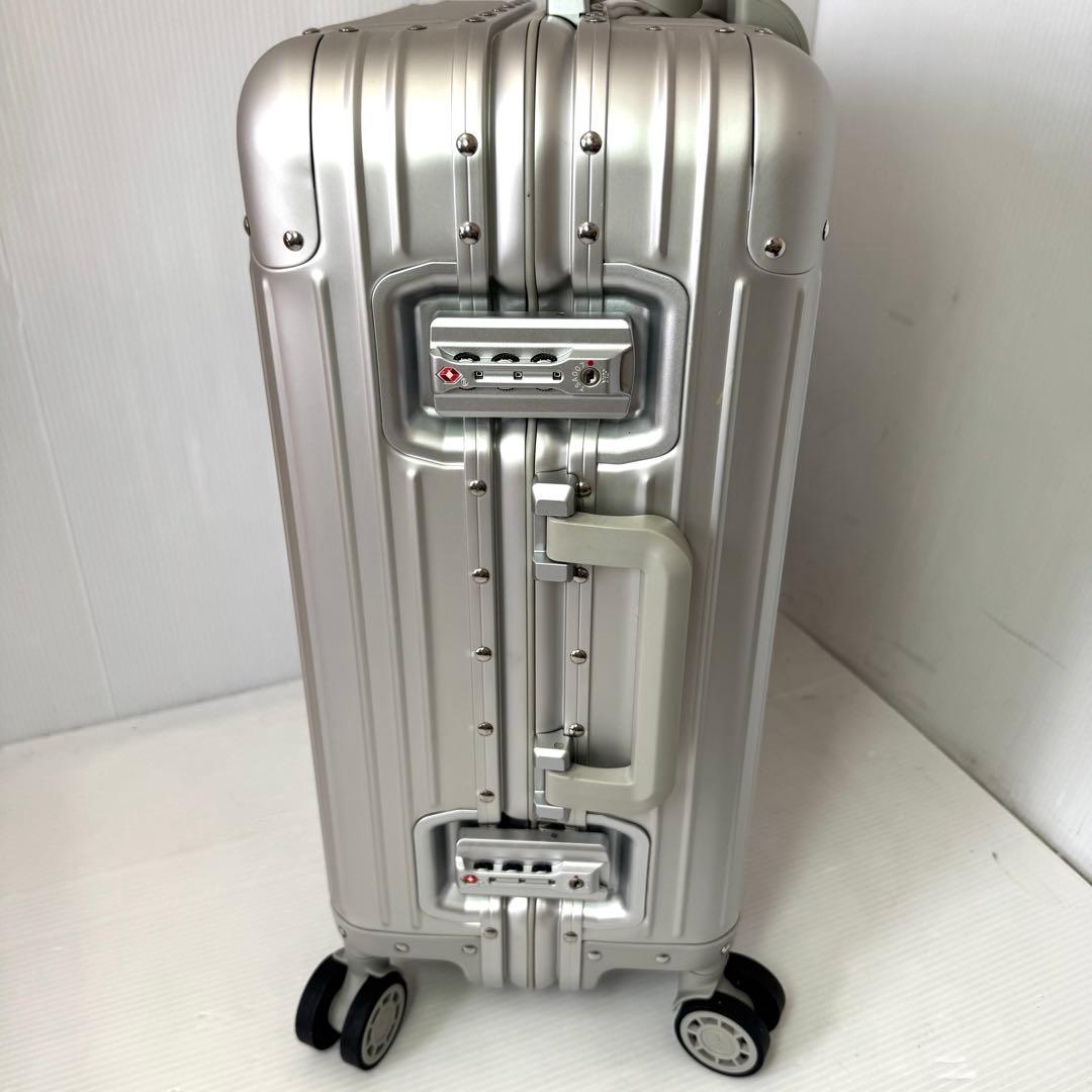 【新品未使用品】メルセデスベンツ アルミスーツケース 4輪 機内サイズ