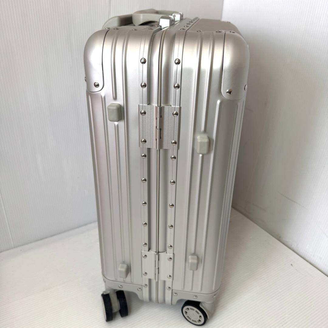 【新品未使用品】メルセデスベンツ アルミスーツケース 4輪 機内サイズ