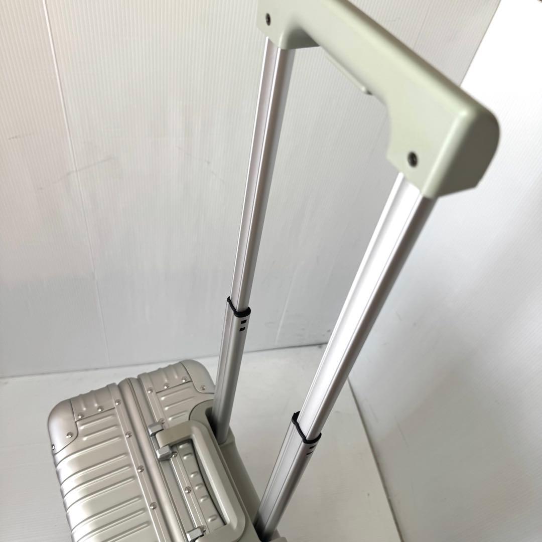 【新品未使用品】メルセデスベンツ アルミスーツケース 4輪 機内サイズ