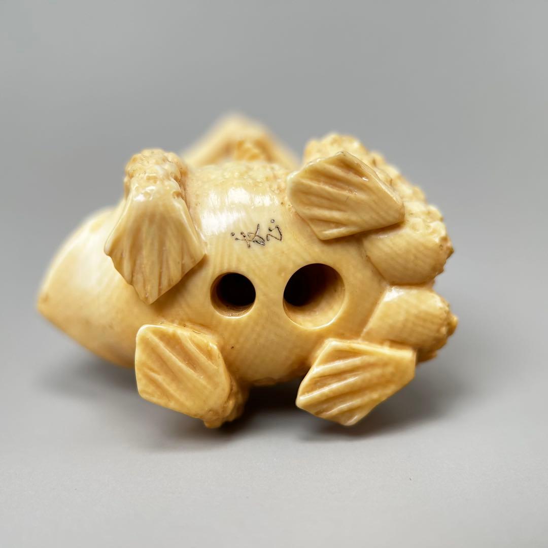 カエルに乗る人物像極上　根付　天然素材アンティーク骨董　飾り物古美術置物細密細工