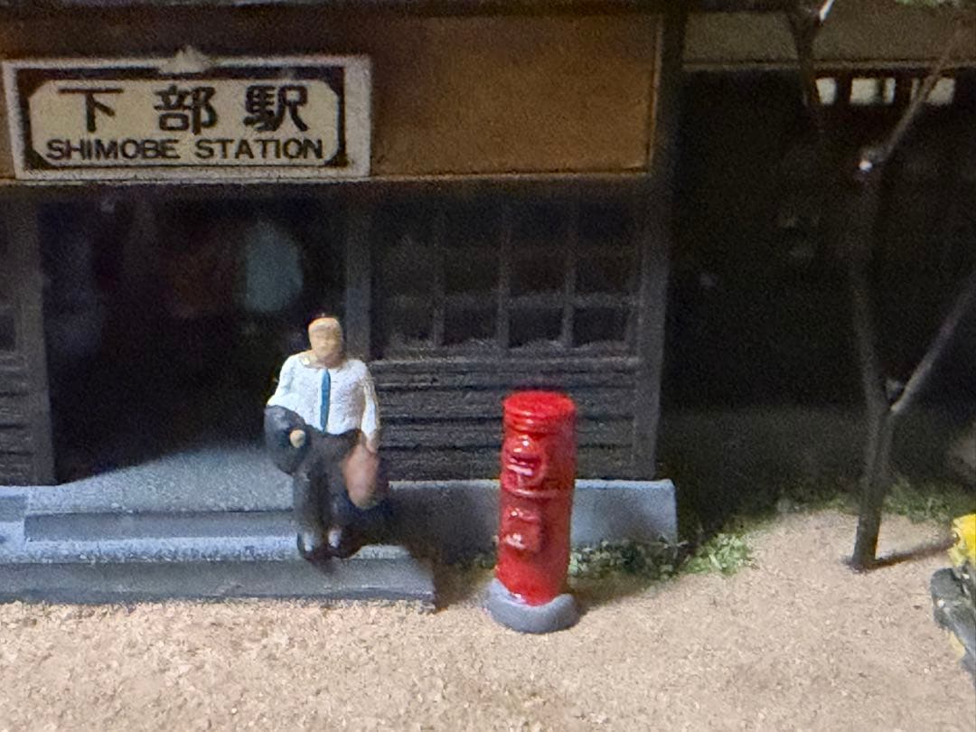 昭和をかもしだす懐かしの停車場、昼と夜の現風景、神戸梅田、レトロ夢の希少逸品。