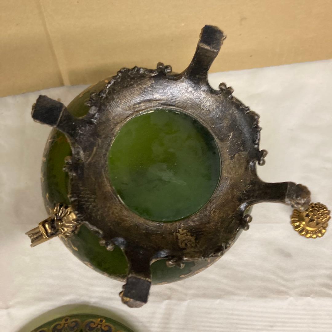 金箔装飾の緑色ガラスボウル