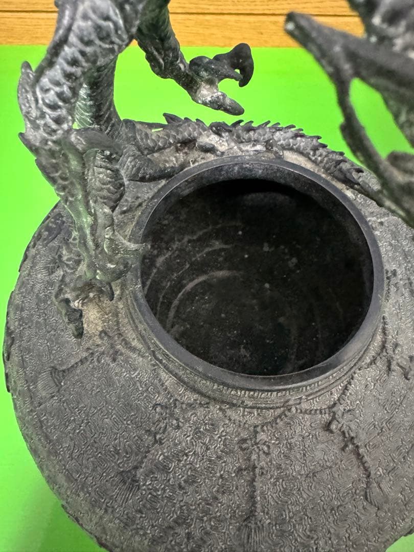 高岡銅器　金工師　米田秀保造 蛹型 鋳銅立龍提手瓔珞雲図 香