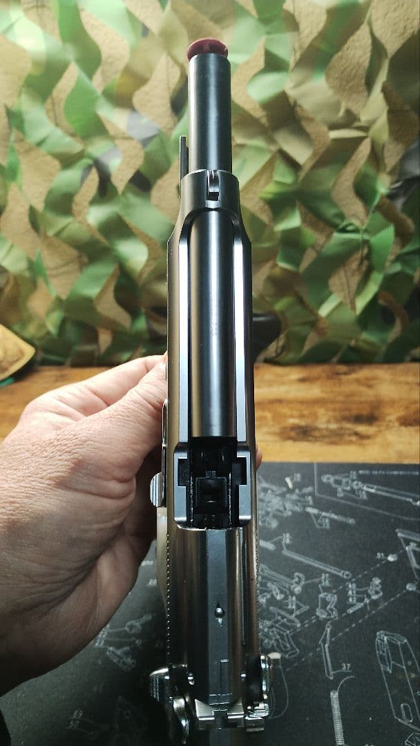 東京マルイM92F クロームステンレスモデル パールグリップ(フェイク)付き