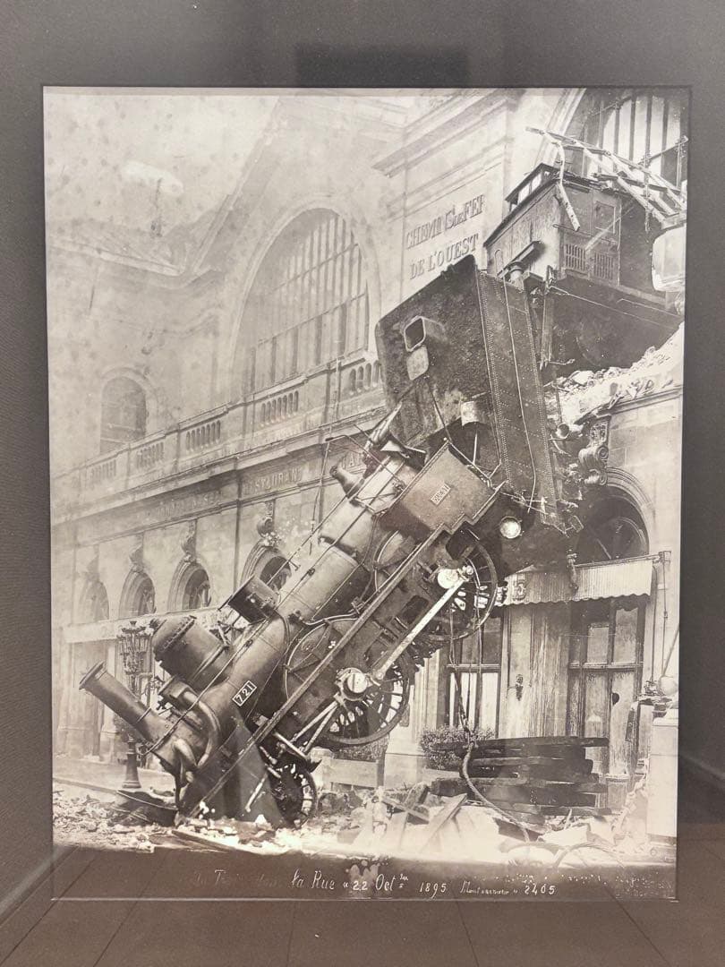 560×715 mm 鉄道写真　モンパルナス駅脱線事故　1895年　機関車