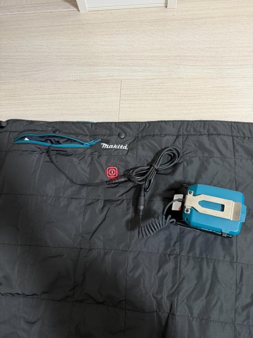 【送料無料・超美品】Makita マキタ 充電式電熱ブランケット CB200D