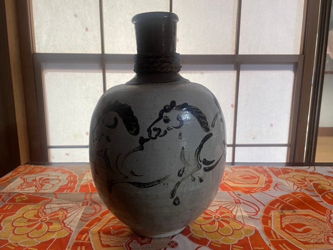 馬の絵柄 陶器の壺