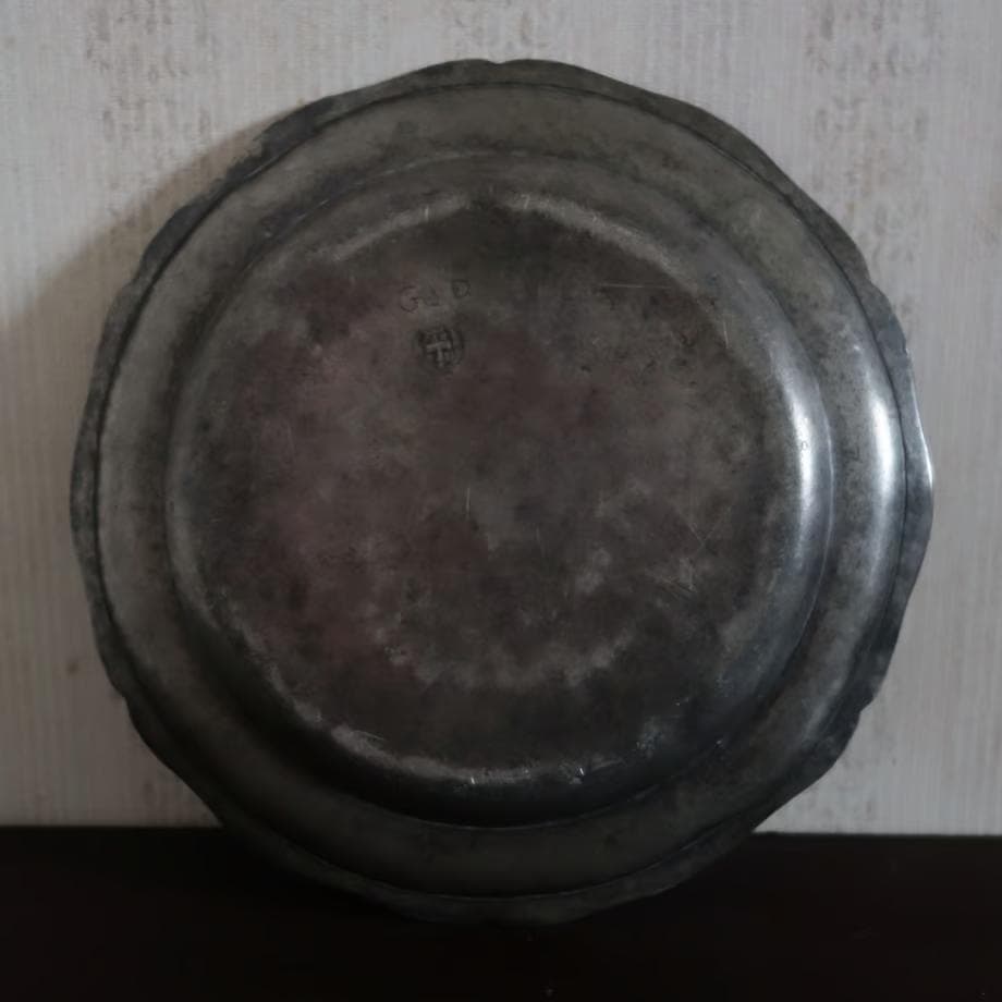 アンティーク スカラップエッジ プレート ヨーロッパ ピューター(錫)製