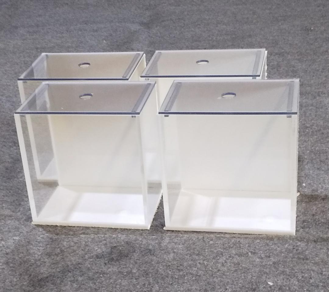 （四台セット出品）小型アクリル水槽 白色　5×5ｍｍ（200×100×200）