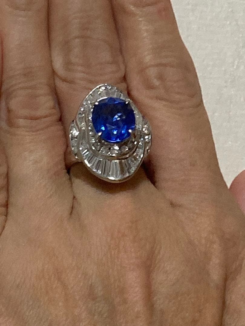 プラチナ天然サファイア６．65カラットリング