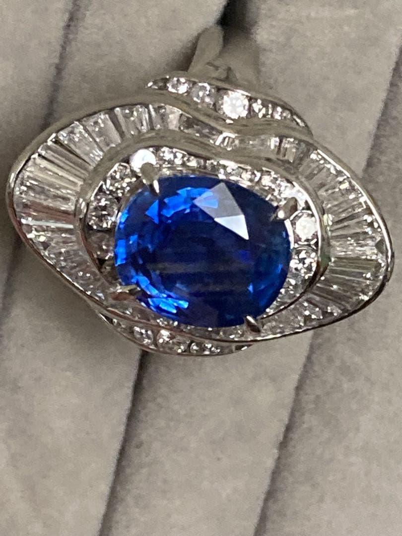 プラチナ天然サファイア６．65カラットリング