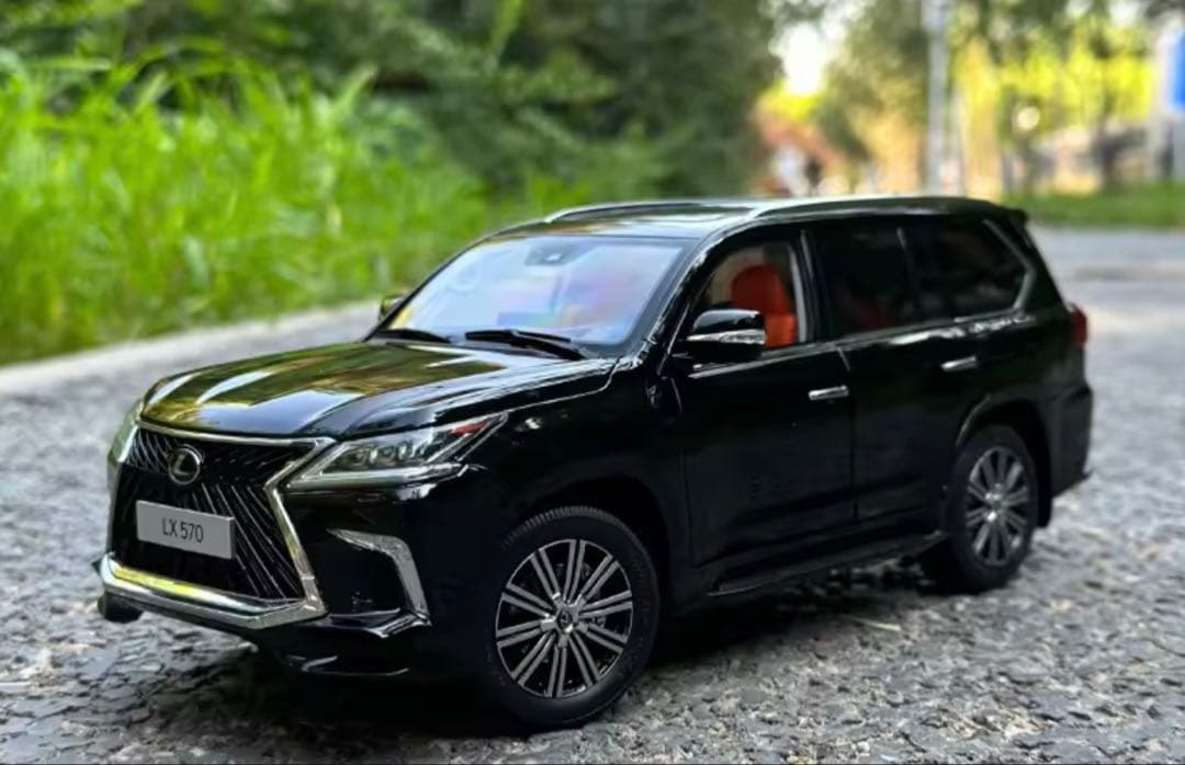 Lexus LX 570 1/18スケール モデル