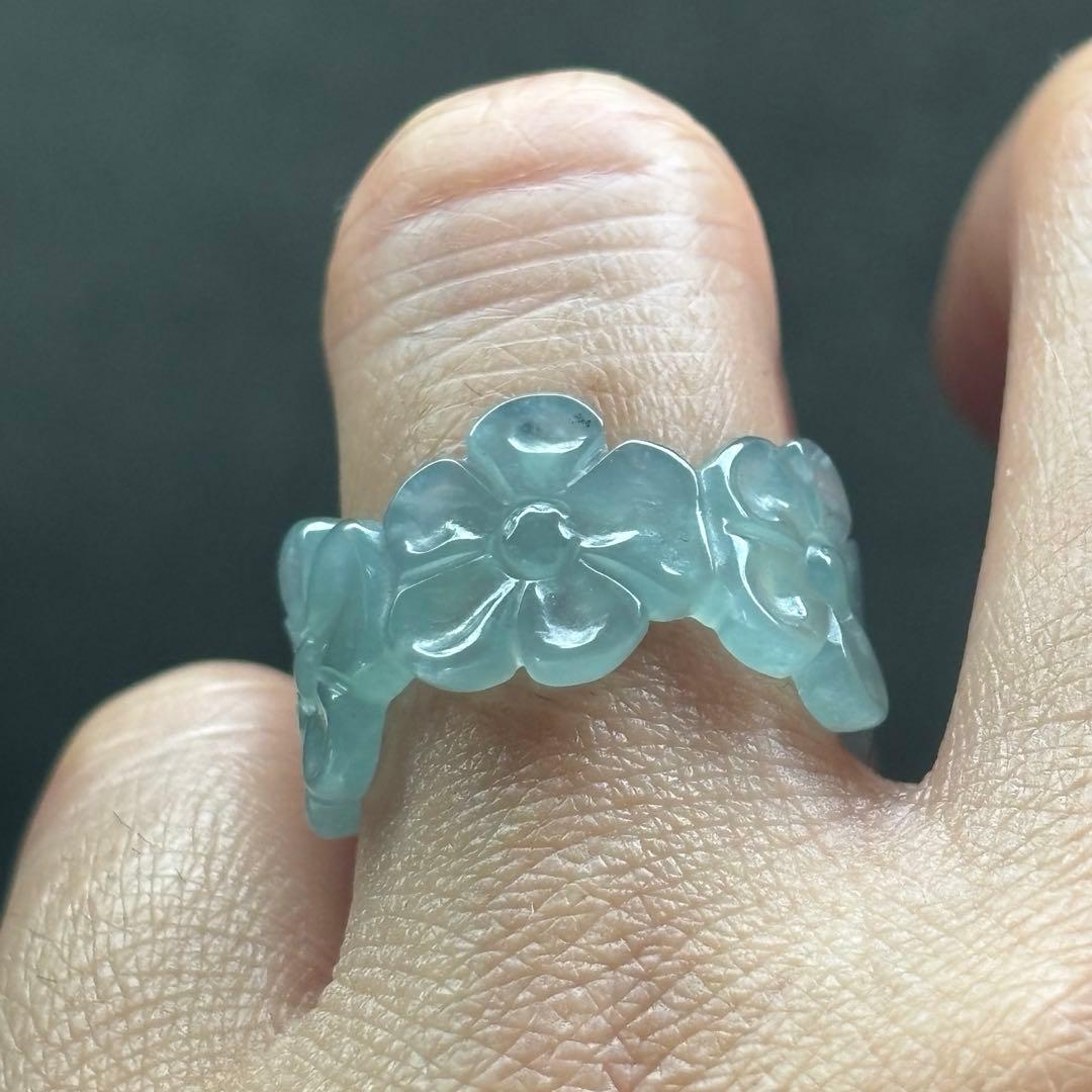 グアテマラ産天然本翡翠　A貨氷種　くり抜きリング　梅の花彫り　12.5号