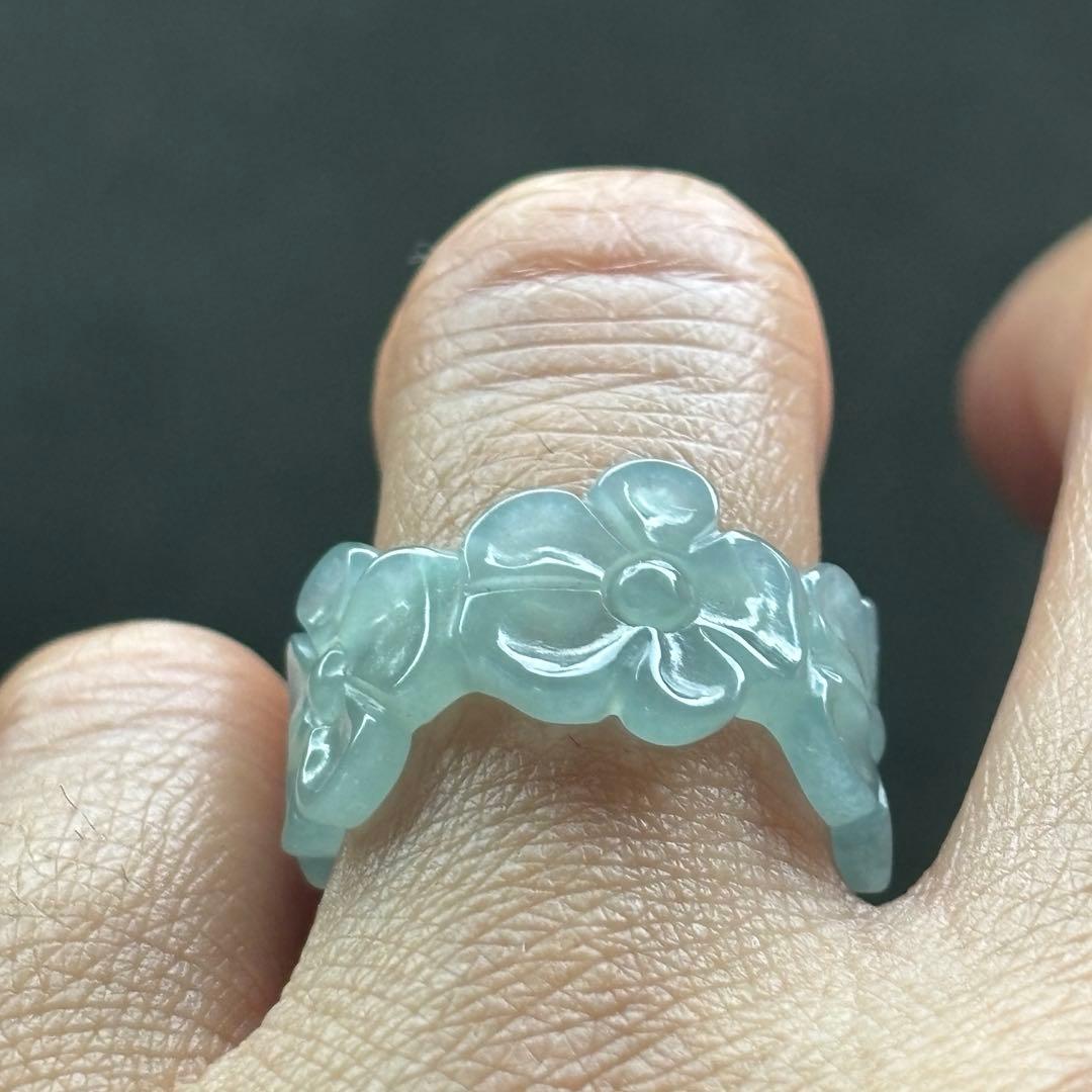 グアテマラ産天然本翡翠　A貨氷種　くり抜きリング　梅の花彫り　12.5号