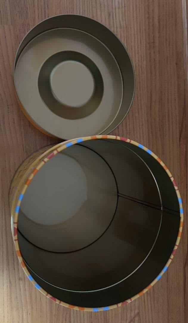 ポケモンセンター　お菓子缶