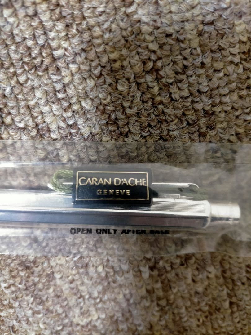 CARAN D'ACHE ボールペン本体 シルバー 専用ボックス付き