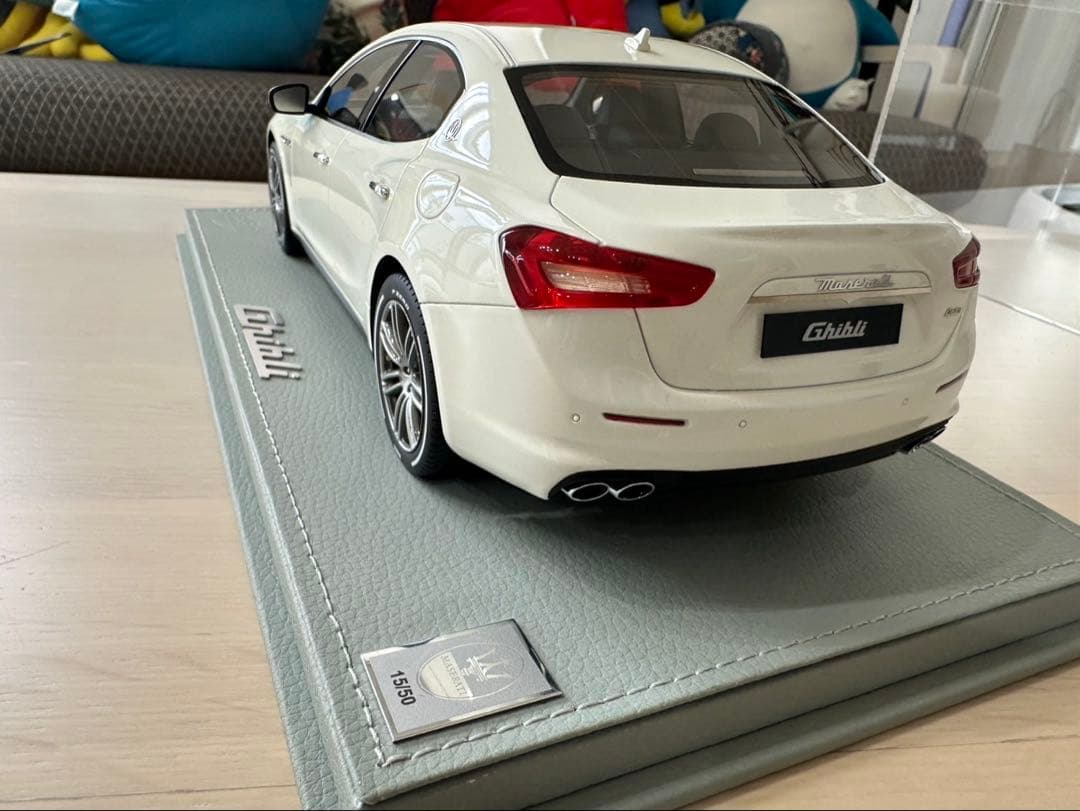 Maserati Ghibli ホワイト 1/43 ミニカー