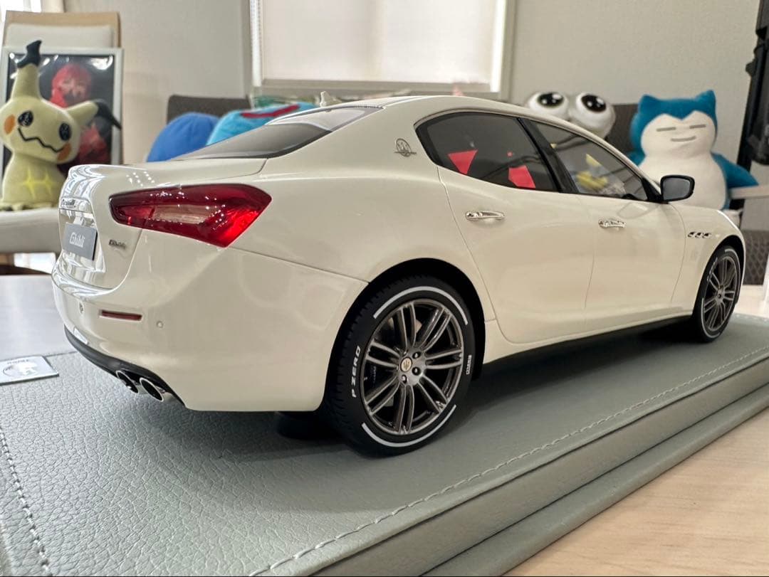 Maserati Ghibli ホワイト 1/43 ミニカー