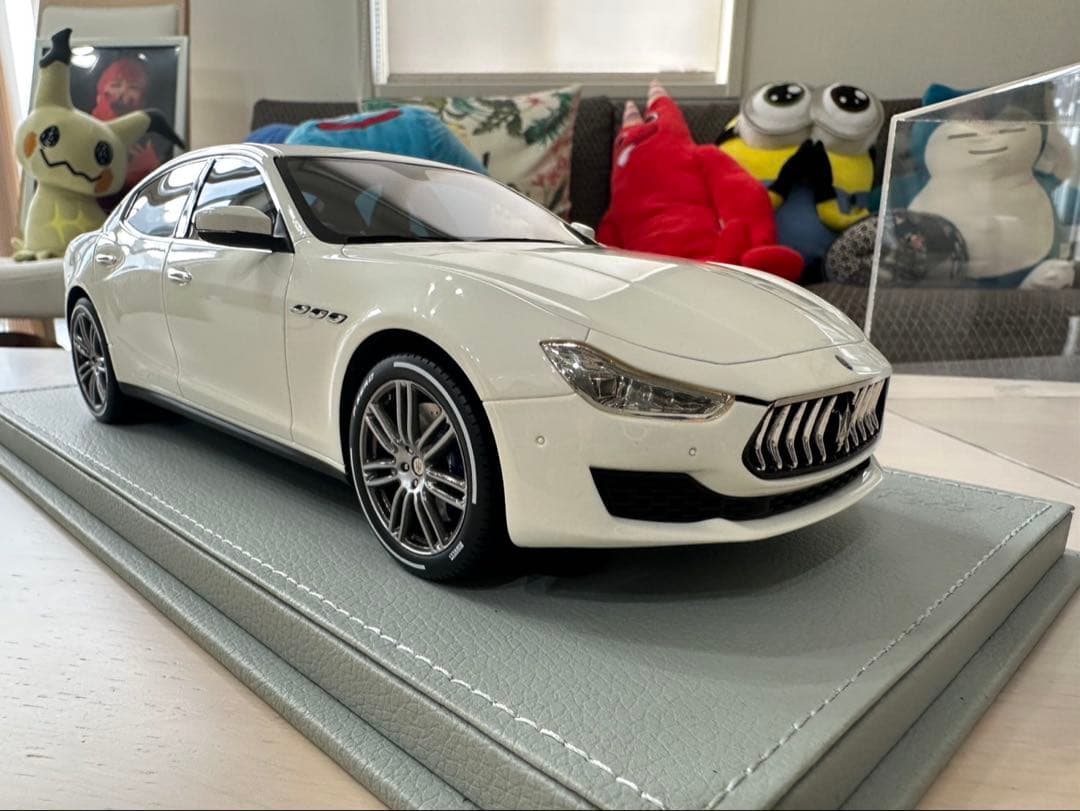 Maserati Ghibli ホワイト 1/43 ミニカー