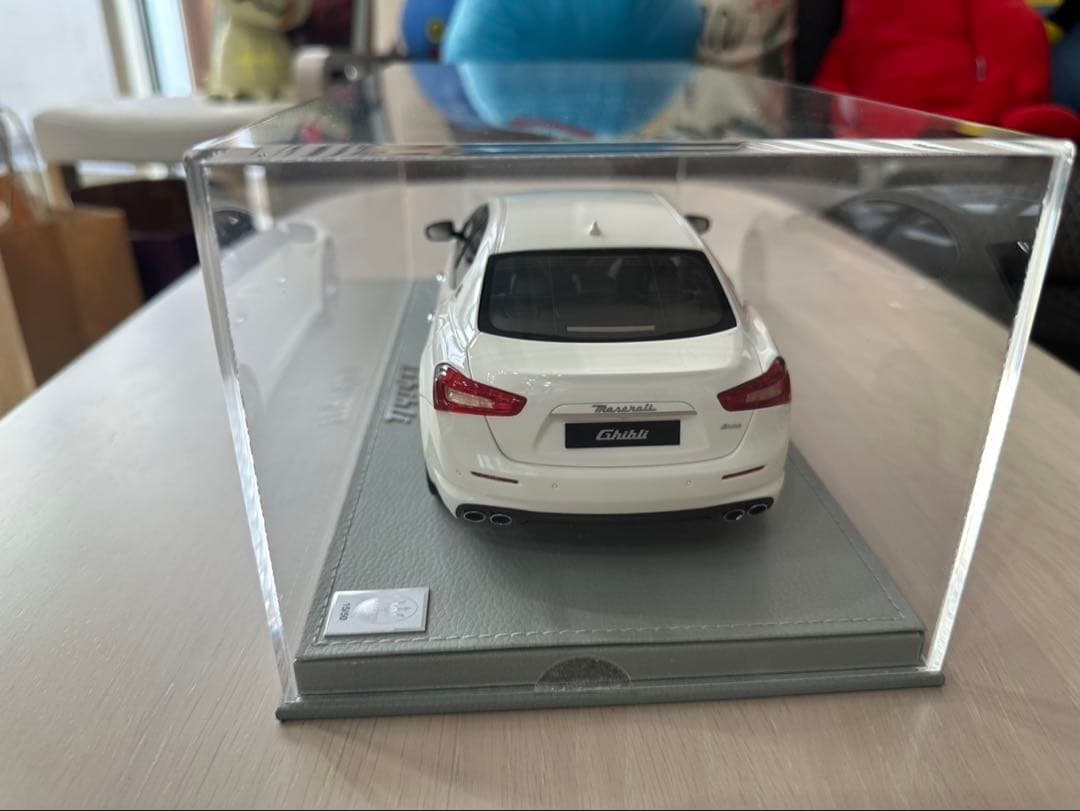 Maserati Ghibli ホワイト 1/43 ミニカー