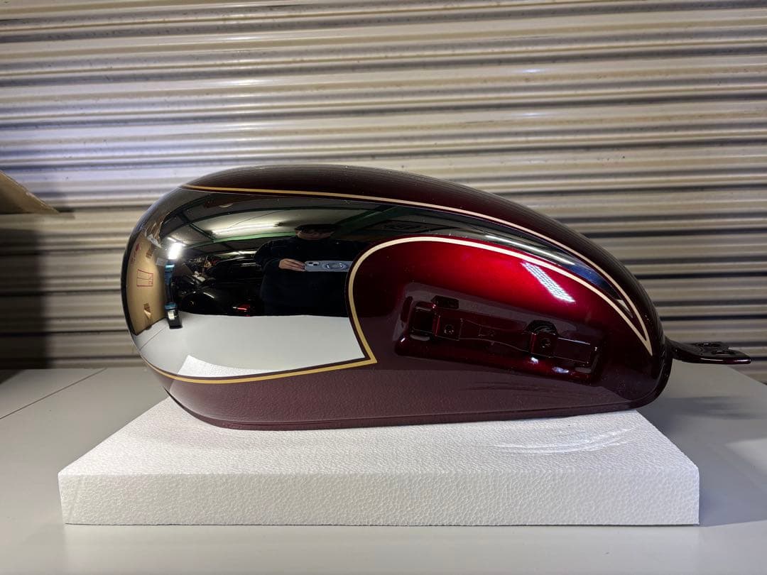 Kawasaki w650 タンク　純正　エンブレム、ニーパット付属