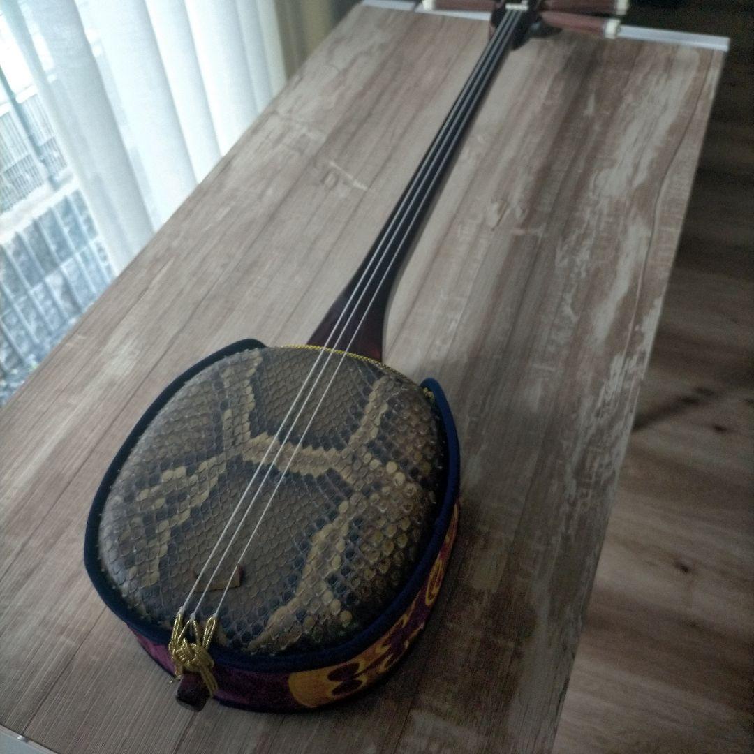 沖縄三線 本皮 三線 沖縄 皮破れなし 蛇皮 本蛇革 琉球 和楽器 弦楽器