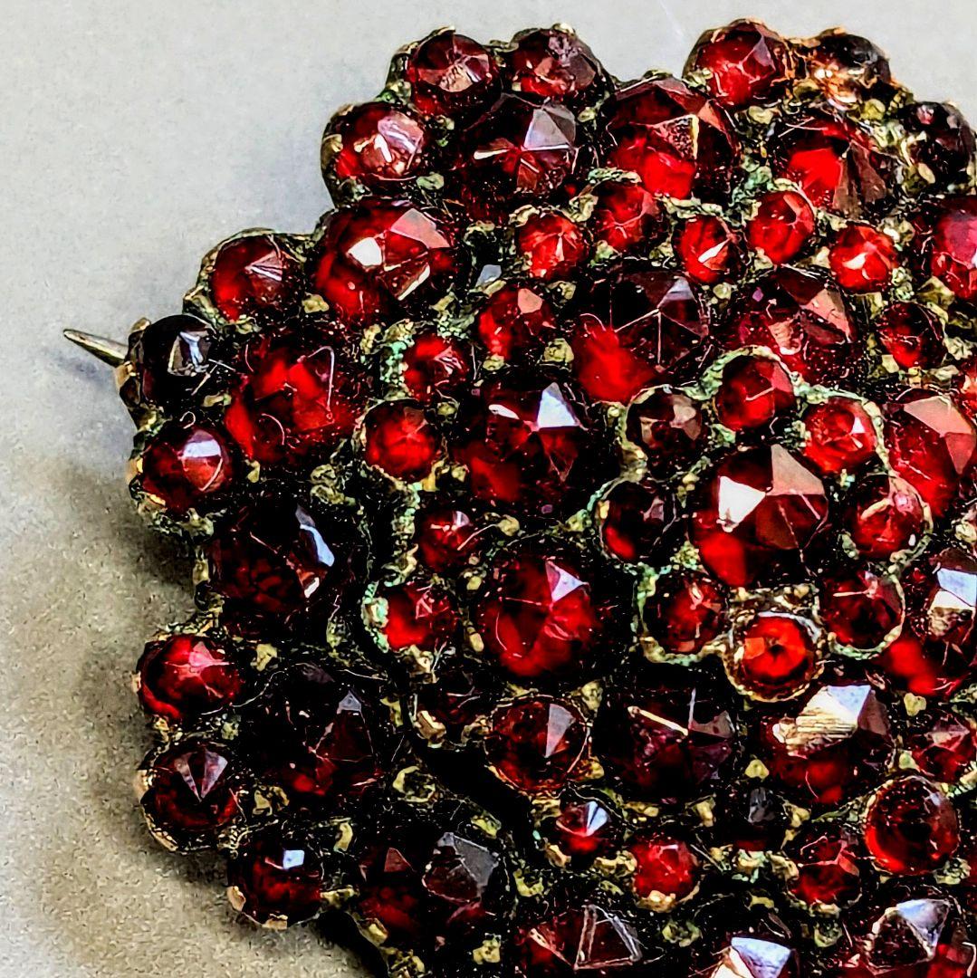 欧州アンティーク フランスより　ボヘミアン ガーネットブローチ