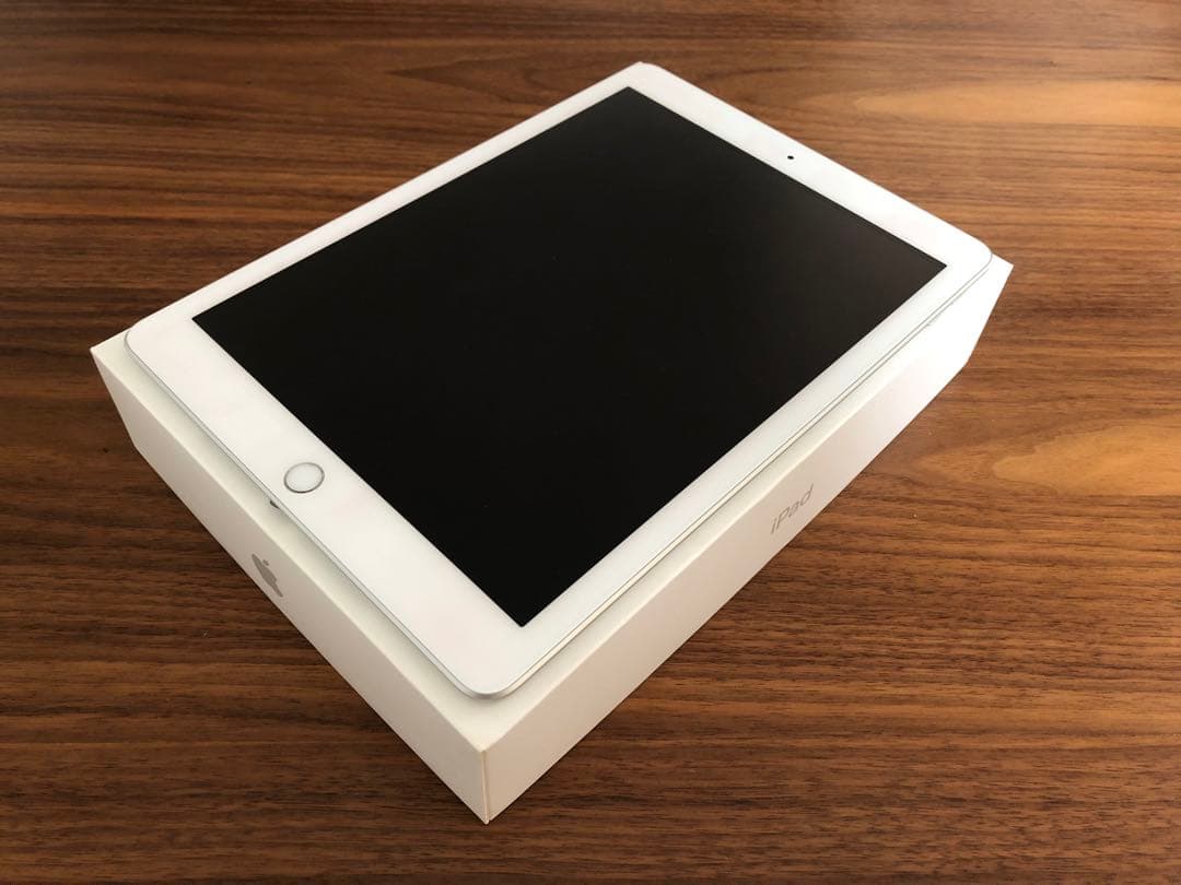 【美品】iPad 第6世代 シルバー 32GB 9.7インチ